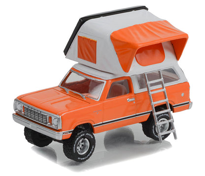 Greenlight The Great Outdoors Series 2 - 1977 Dodge Ram Charger SE with Modern Rooftop Tent - 38030-B 1:64